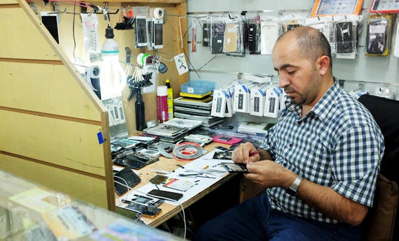 No exceptions for Syrians, Yemenis in telecom sector