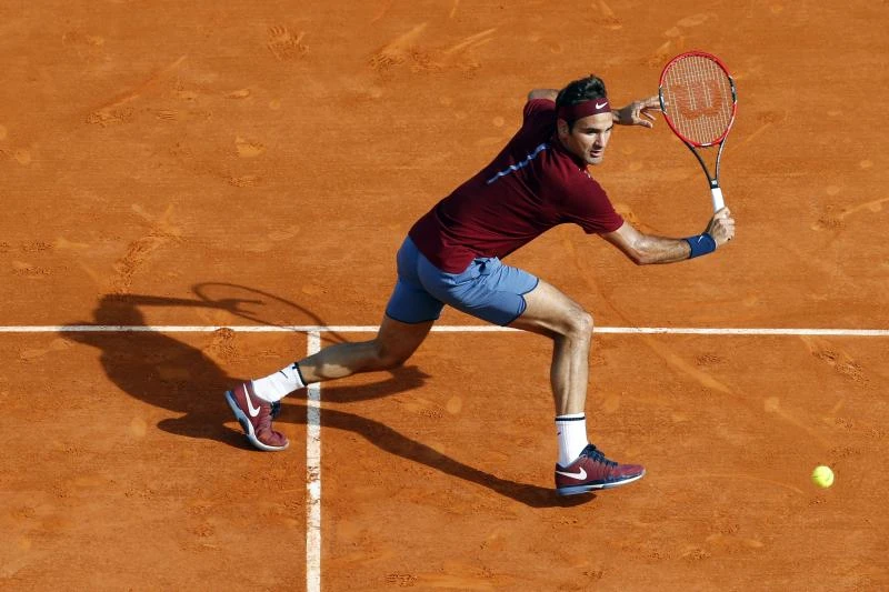 Federer rolls on as Murray, Nadal tested in Monte Carlo
