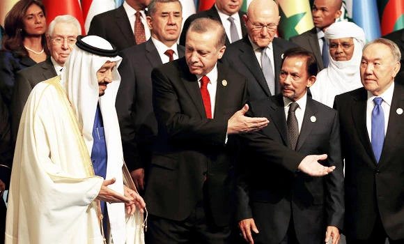 King Salman calls for unity to fix regional crises