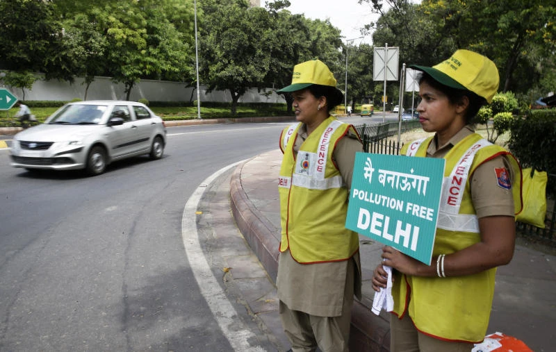 India’s smog-choked capital imposes driving restrictions
