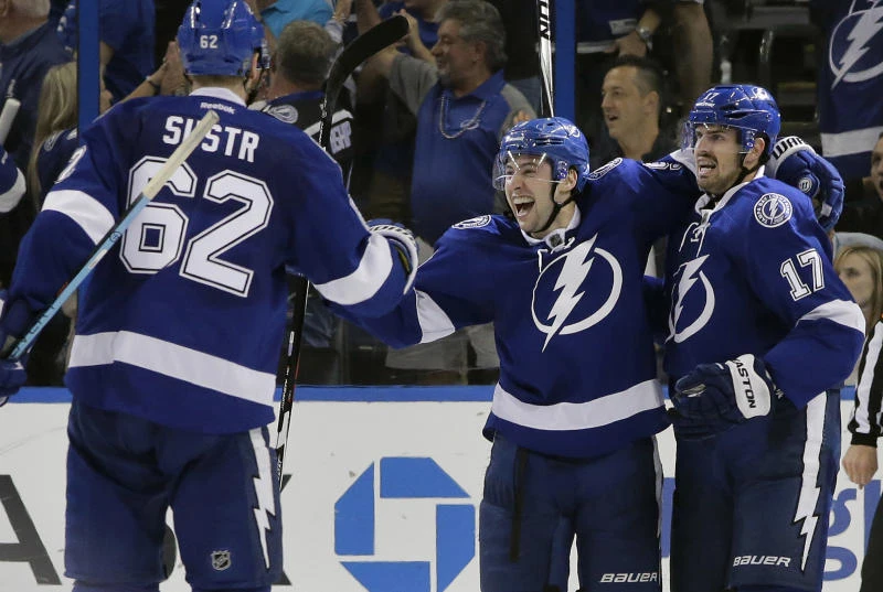 Lightning go up 2-0 over Red Wings with 5-2 victory