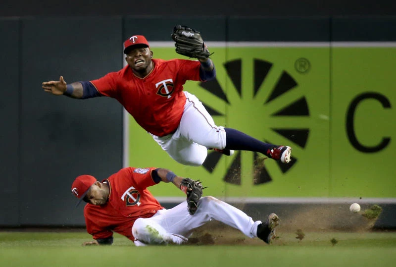 Twins, Braves avoid 0-10 starts with breakthrough wins