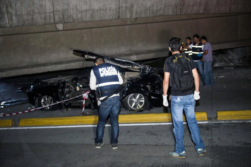 Earthquake kills 77 in Ecuador; emergency workers rush in