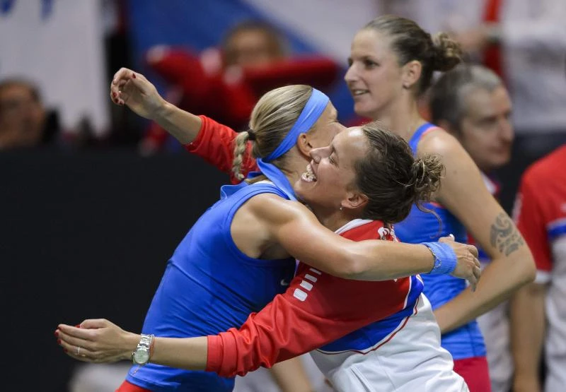 Czechs to face France in FedCup final