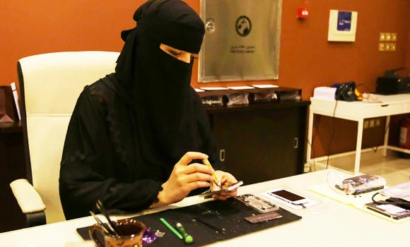 40 women ready to work in mobile maintenance
