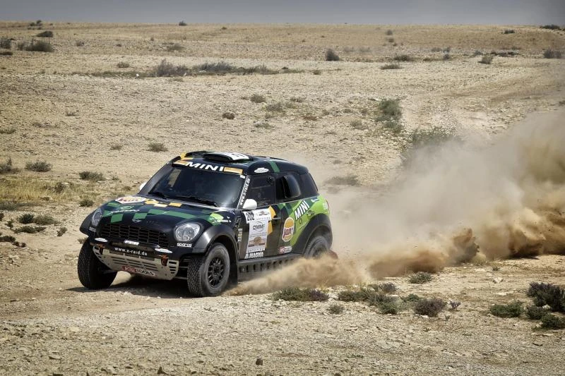 Al-Attiyah and Catracchia rule stage 1 in Sealine Cross-Country Rally