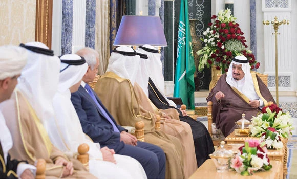King Salman receives education minister, GCC Secretary General, higher education ministers