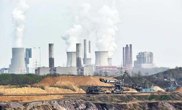Global leaders agree to set price on carbon pollution