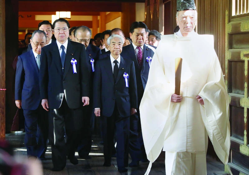 Japanese leaders visit Tokyo war shrine; Beijing, Seoul unhappy