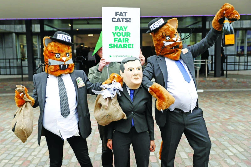 HSBC changes pay policy for executive directors