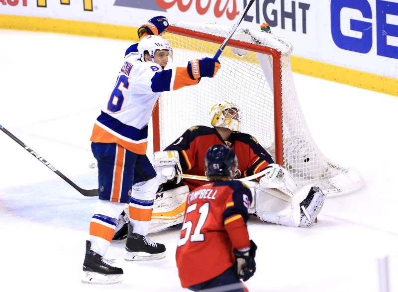Quine power-play goal gives Islanders victory in 2nd OT
