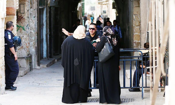 Zionists curtail women prayer at Jerusalem’s Western Wall