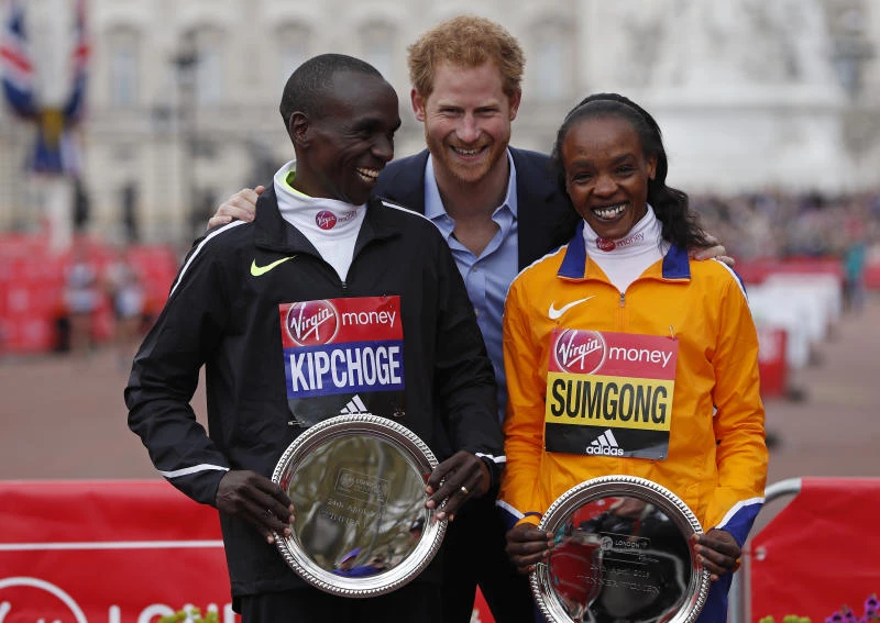 Marathon wins for Kipchoge, Sumgong boost Kenya