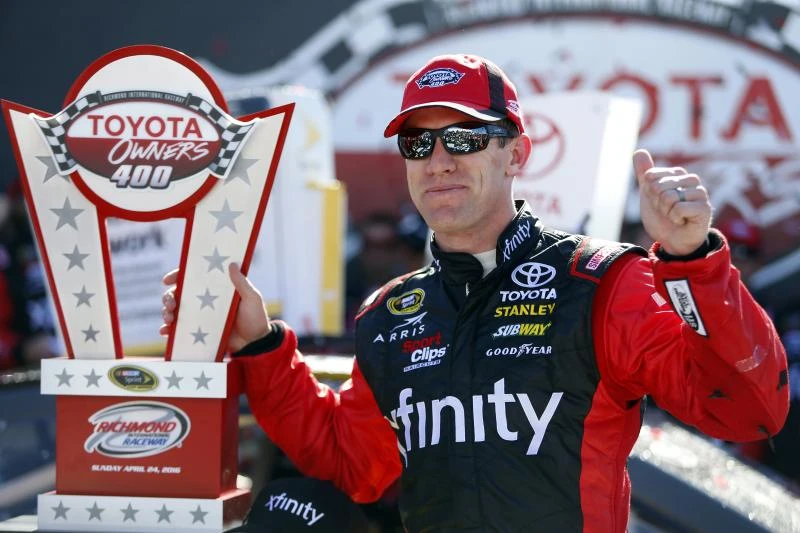 Edwards passes Kyle Busch on last lap to win at Richmond