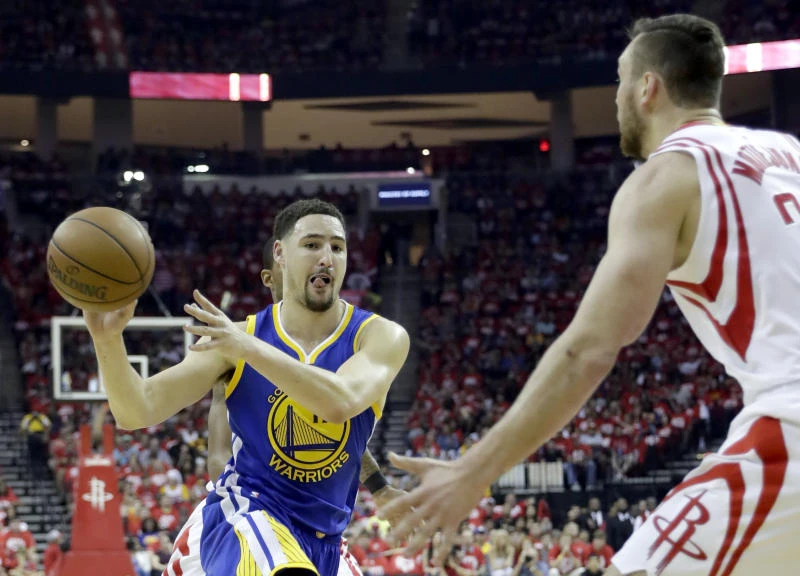 Warriors win despite Curry injury setback
