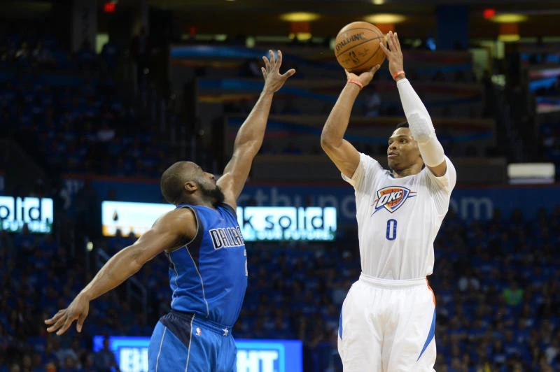 Thunder advance, Clippers bid suffers blow with Paul injury
