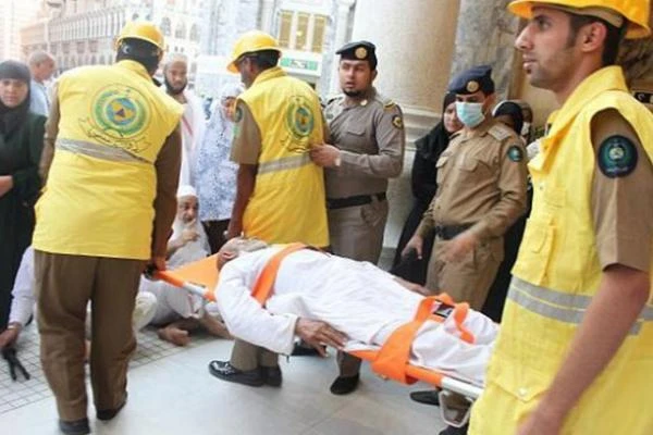 Hotel window falls on pilgrims, 6 hurt
