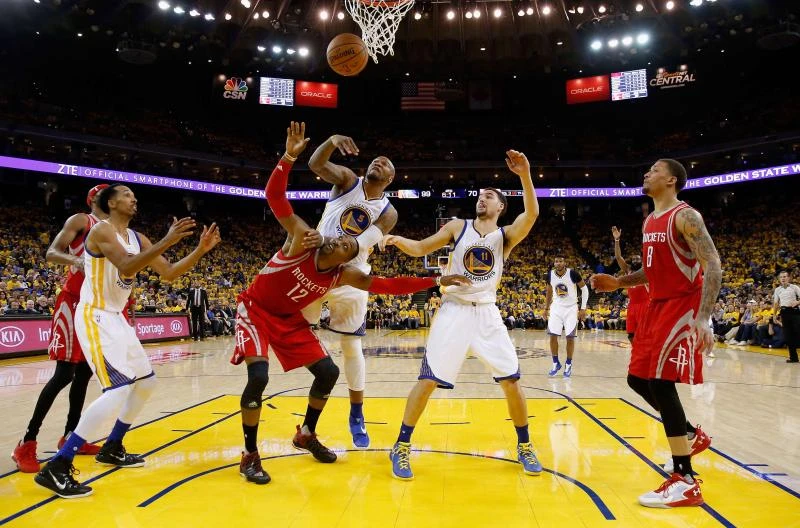 No Curry, no problem as Warriors rout Rockets