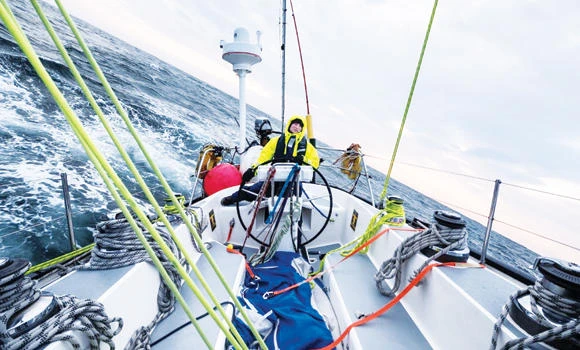 From Iceland to Greenland on Hummingbird: Chronicle of a sailor
