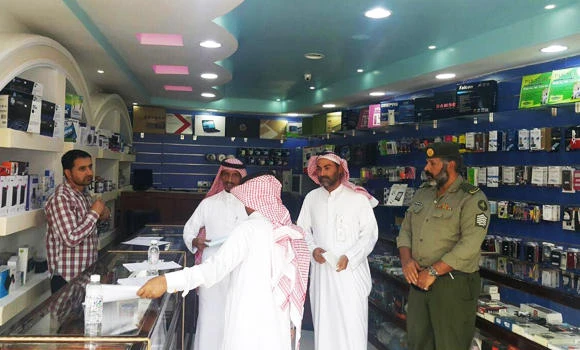 Inspectors raid 750 cell phone shops