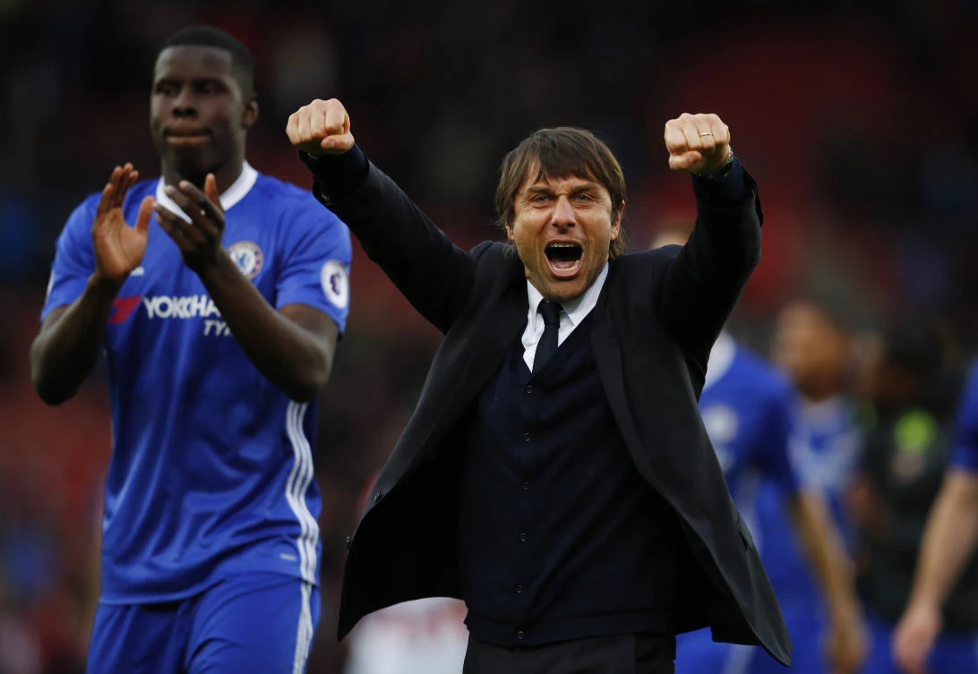 Chelsea manager Antonio Conte celebrates