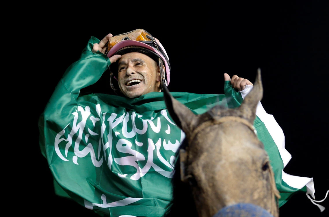 Meydan Racecourse, Dubai - Mike Smith riding Arrogate celebrates after winning the ninth and final race. (REUTERS)