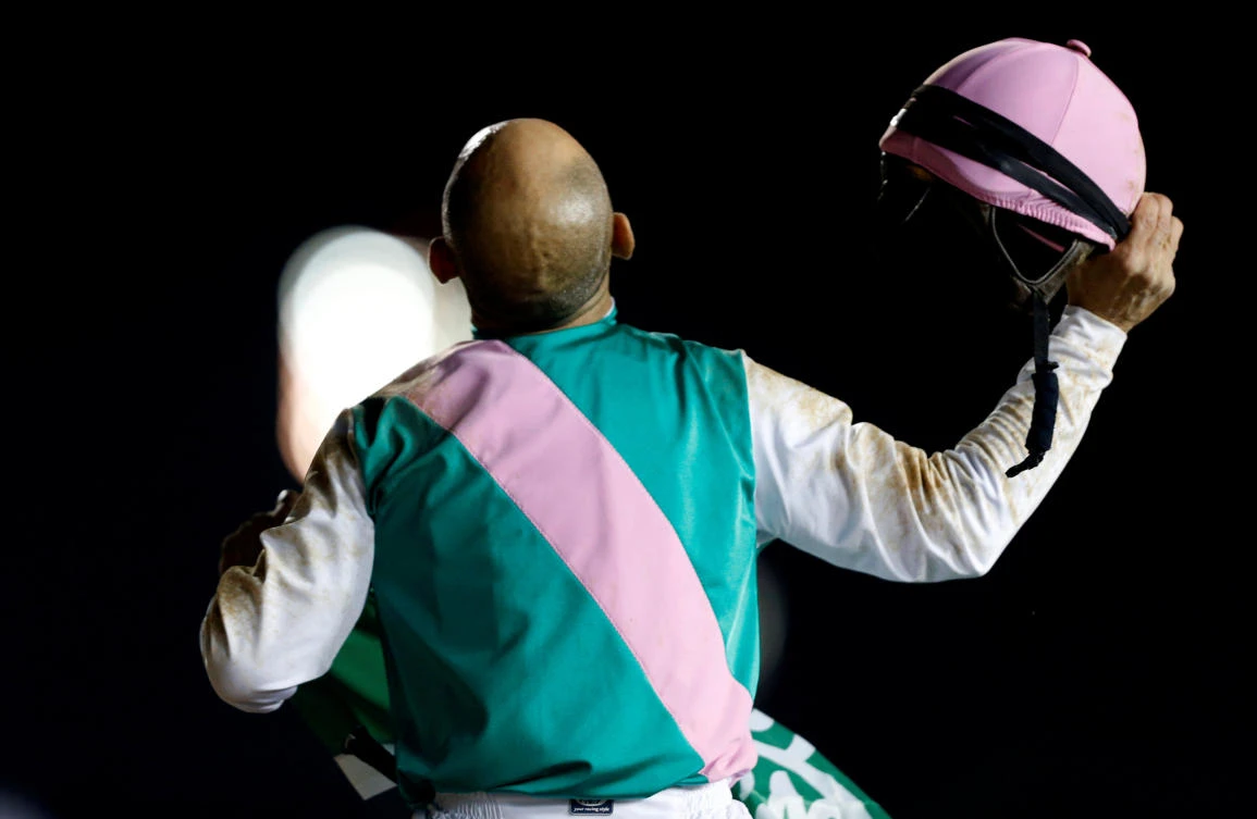 Horse Racing - Dubai World Cup - Meydan Racecourse, Dubai - Mike Smith riding Arrogate celebrates winning the ninth and final race. (REUTERS)
