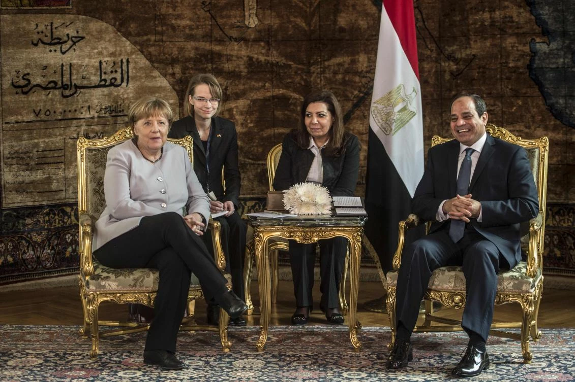 Egyptian President Abdel Fattah El-Sisi (R) meets with German Chancellor Angela Merkel at the presidential palace in Cairo on March 2, 2017. (AFP)