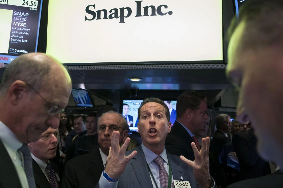 Traders work as they wait for shares of Snap Inc. to open for trading on the floor of the New York Stock Exchange (NYSE), March 2, 2017 in New York City. Snap Inc. shares opened at 24 dollars per share on the NYSE. (Drew Angerer/Getty Images/AFP)