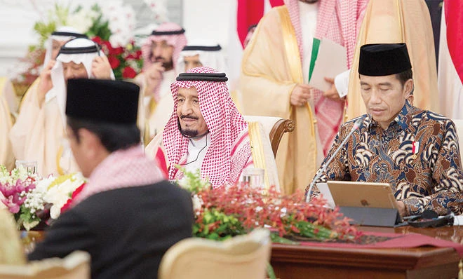 King Salman and Indonesian President Joko Widodo at a meeting with Islamic leaders in Indonesia, in Jakarta on Thursday. (SPA)