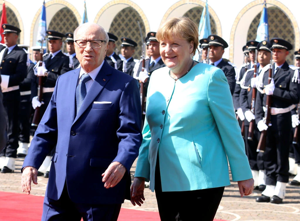 Tunisia’s President Beji Caid Essebsi (L) and German Chancellor Angela Merkel walk past a guard of honor at Carthage Palace in Tunis, Tunisia. (REUTERS)