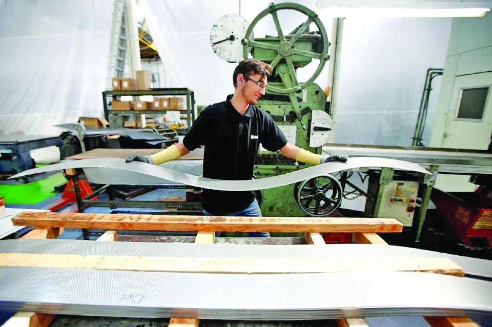 The survey by EEF and BDO showed output for manufacturers sped up sharply with the balance of firms reporting growth rising to 31 percent in the first quarter, its highest since the third quarter of 2013. (Reuters)