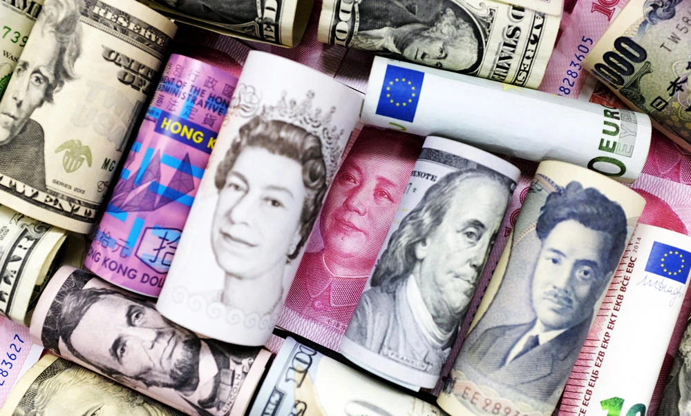 Euro, Hong Kong dollar, U.S. dollar, Japanese yen, pound and Chinese 100 yuan banknotes are seen in this file picture illustration taken on January 21, 2016 file photo. (REUTERS)
