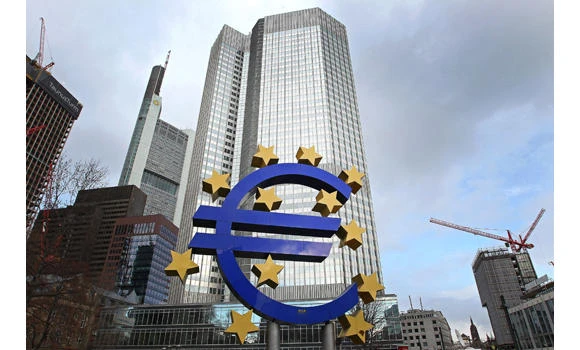 The Euro logo is seen in front of the European Central Bank (ECB) in Frankfurt am Main, western Germany. (AFP file photo)