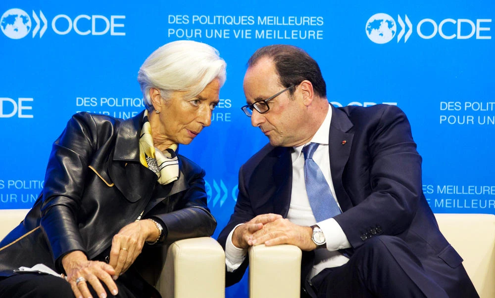 French President Francois Hollande (R) speaks with International Monetary Fund (IMF) Managing Director Christine Lagarde during a meeting with International economic organisations at the OECD headquarter in Paris, in this file photo taken on October 17, 2014. (Reuters)