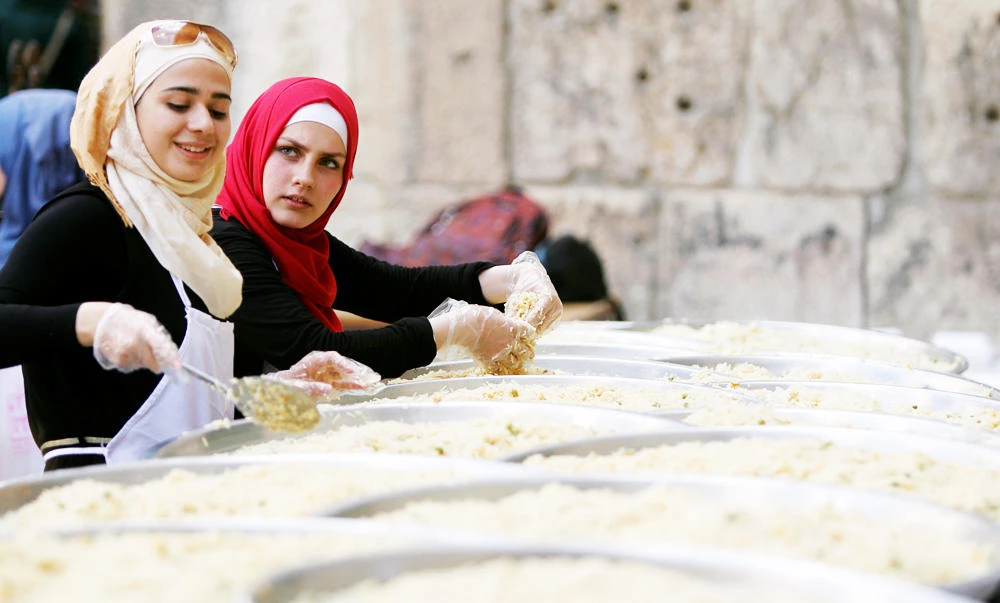 Women, who are members of Saaed group, prepare food to be given out as Iftar meals for the poor and internally displaced Syrians during the month of Ramadan in Damascus, Syria, in this June 18, 2016 file photo. (REUTERS)