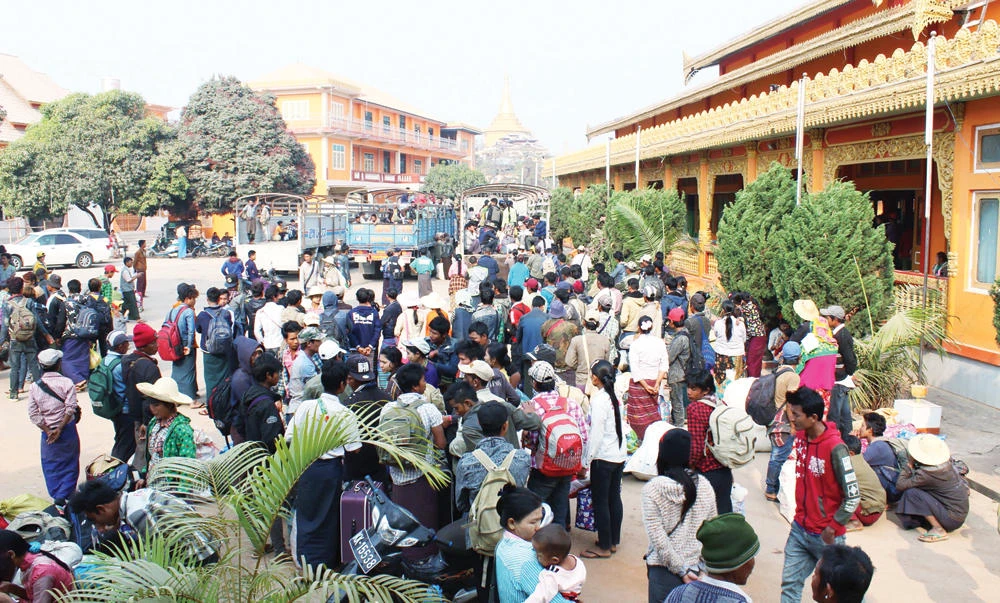 Residents who fled from conflict areas near the Myanmar and Chinese border gather in Lashio town and wait to find transport to their home towns away from the fighting near the China-Myanmar border on Wednesday. (AFP)
