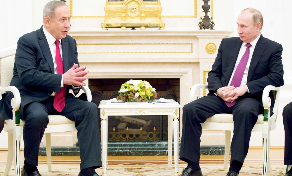 Russian President Vladimir Putin, right, meets with Israeli Prime Minister Benjamin Netanyahu in Moscow, Russia on Thursday. (AP)