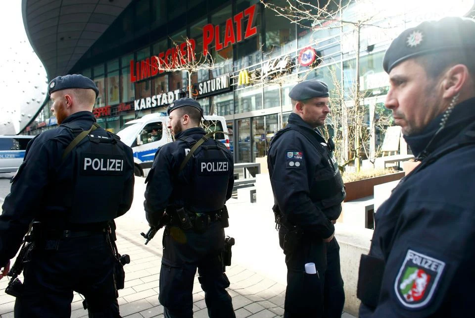 Armed police outside the shopping center in Essen, Western Germany. (REUTERS)