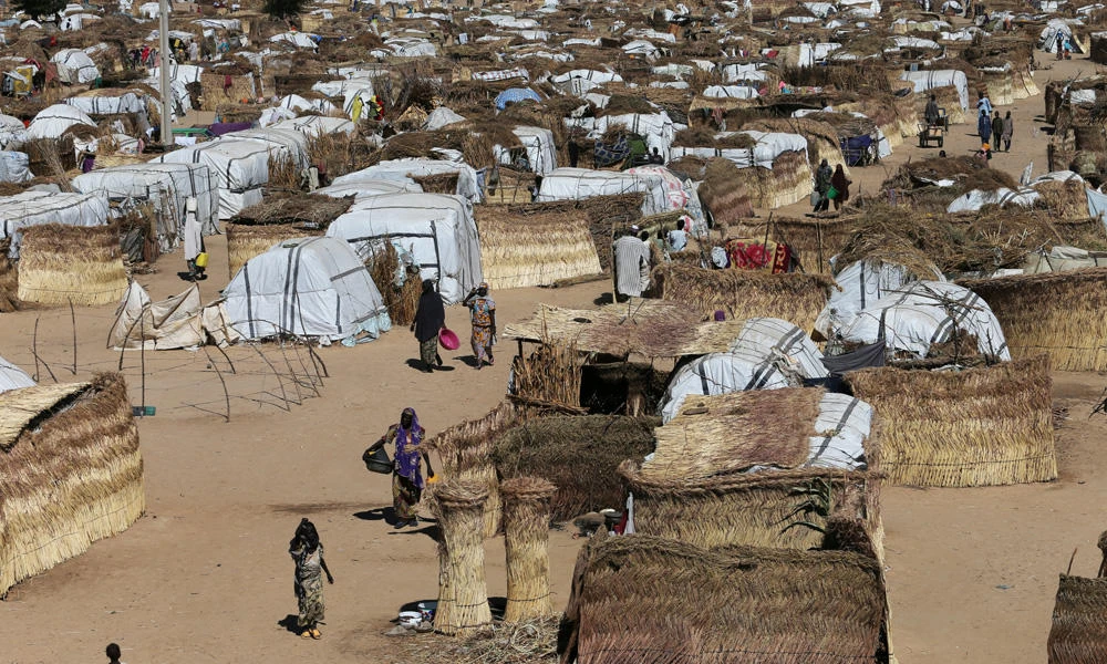 People walk inside the Muna Internally displace people camp in Maiduguri, Nigeria on December 1, 2016. (REUTERS/Afolabi Sotunde/File Photo)