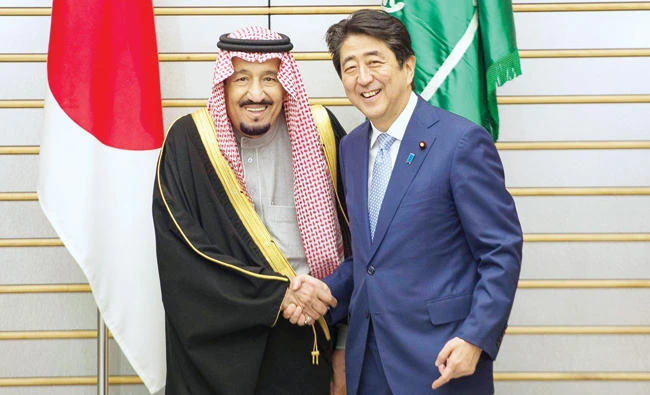 Saudi King Salman is received by Shinzo Abe, Japan’s prime minister, in Tokyo on Monday. (SPA)