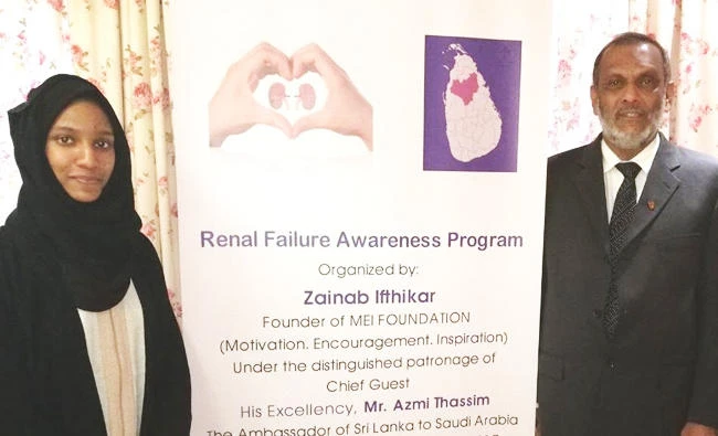 Zainab Ifthikar, a 16-year-old student from Bangladesh International School, with Azim Thassim, ambassador of Sri Lanka, at a presentation on renal diseases held at the Sri Lankan Embassy in Riyadh. (AN photo)