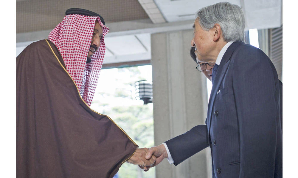 Japanese Emperor Akihito receiving King Salman at the Emperor's Palace in Tokyo on Tuesday. (SPA)