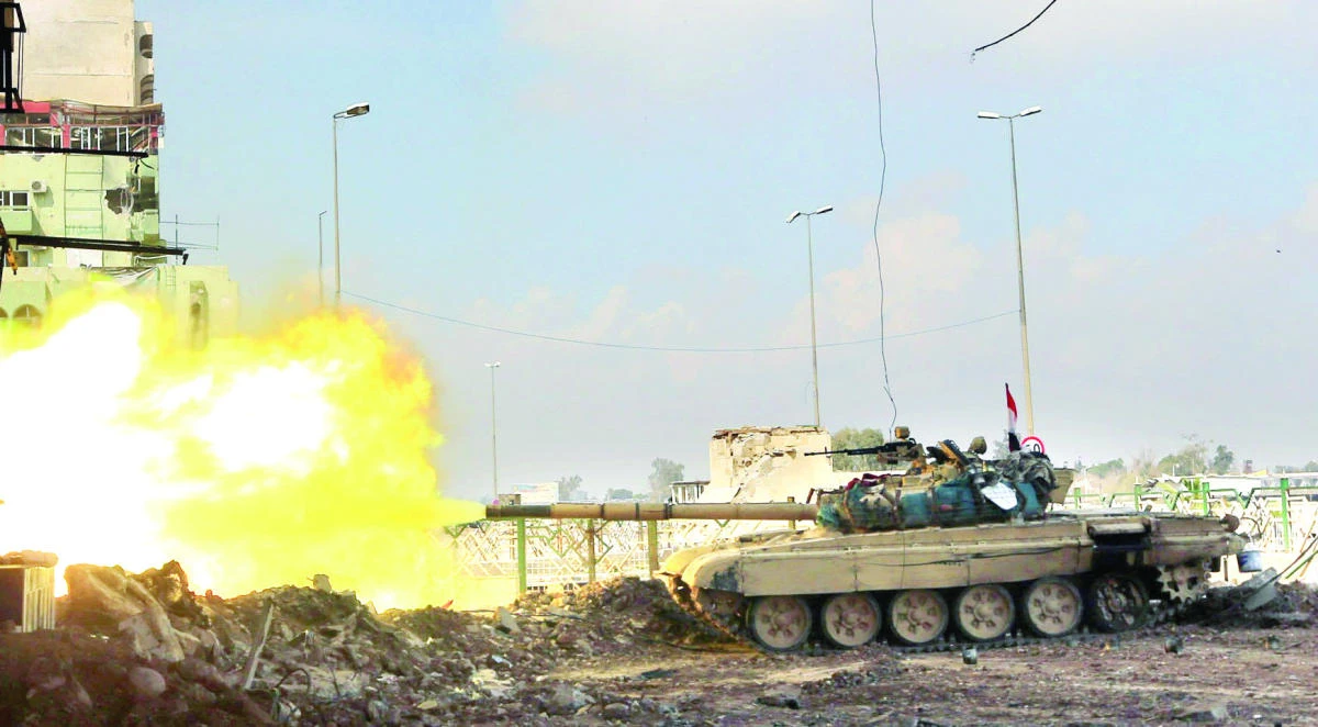 An Iraqi tank fires at Daesh militants in Mosul on Tuesday. (Reuters)