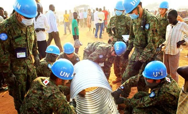 United Nations Mission in South Sudan (UNMISS) peacekeepers from Japan assemble a drainage pipe at Tomping camp, where some 15,000 people who fled their homes following recent fighting are sheltered by the United Nations, in Juba, in this January 7, 2014 file photo. (REUTERS)