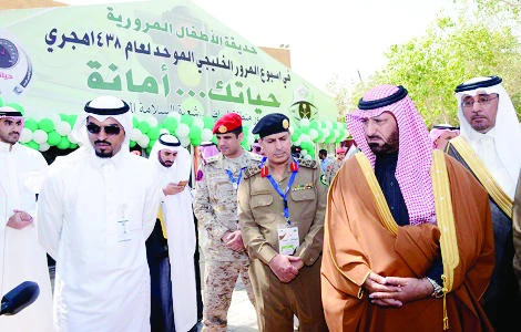 Riyadh Governorate Undersecretary Abdullah bin Majdu Al-Qarni views the exhibition area after the inauguration of the 31st GCC Traffic Week in the capital. (AN photo)