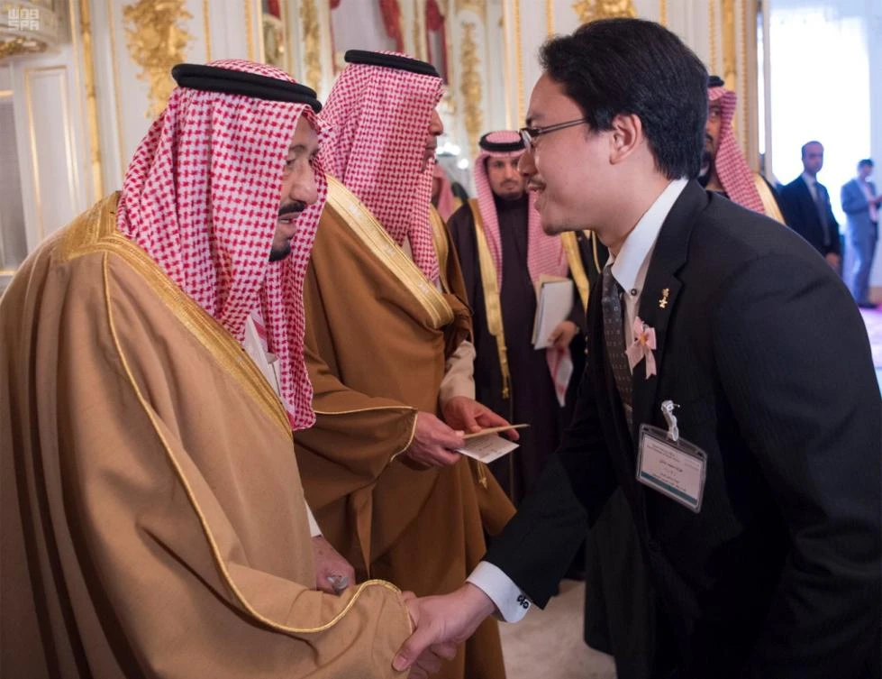 King Salman received a group of students studying on scholarships in Japan. (SPA)