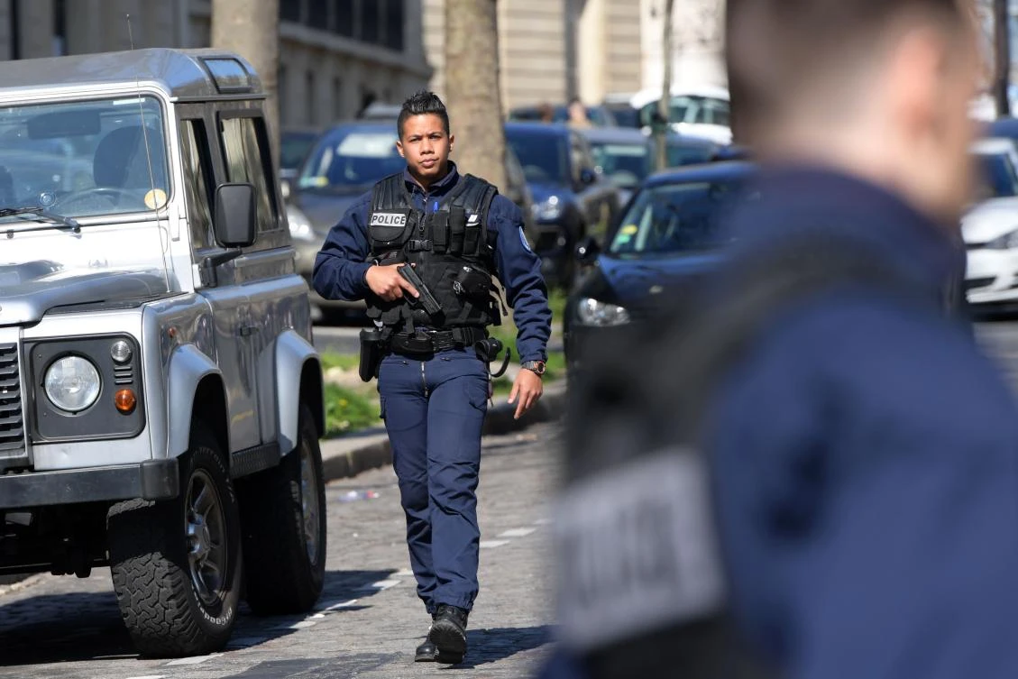 French Police officers secure the scene near the Paris offices of the International Monetary Fund (IMF) on March 16, 2017 in Paris. (AFP)