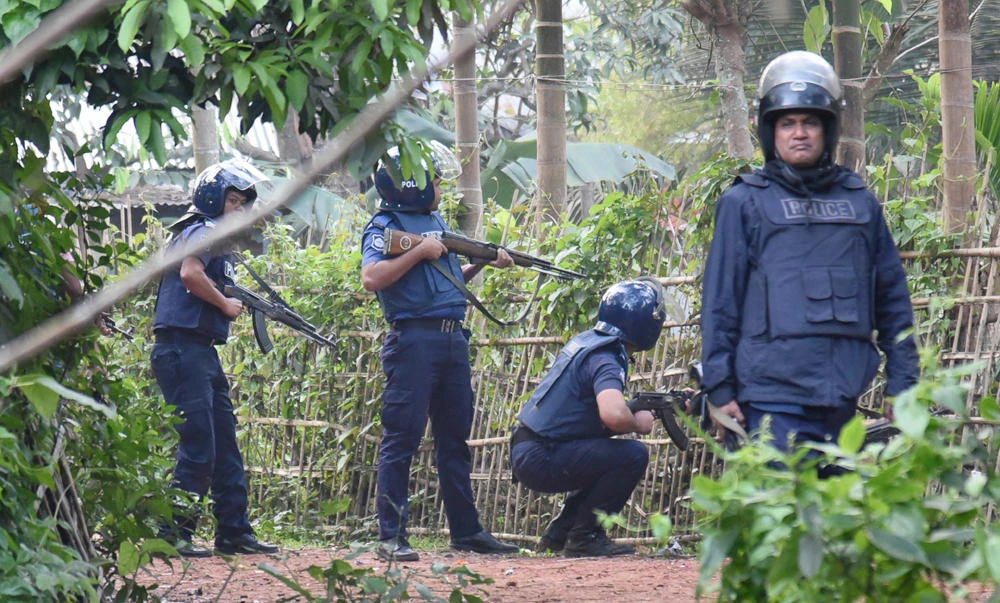 Bangladeshi policemen cordon off the area during a raid on a building where suspected militants were holding up, in Sitakunda in Chittagong district of Bangladesh, on Thursday. (AP Photo)