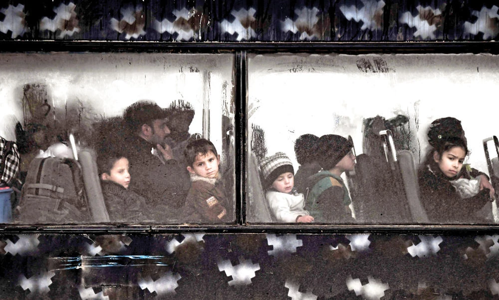 Displaced children evacuate a neighborhood in West Mosul during the government-led offensive to retake Iraq’s second largest city from Daesh. (AFP)